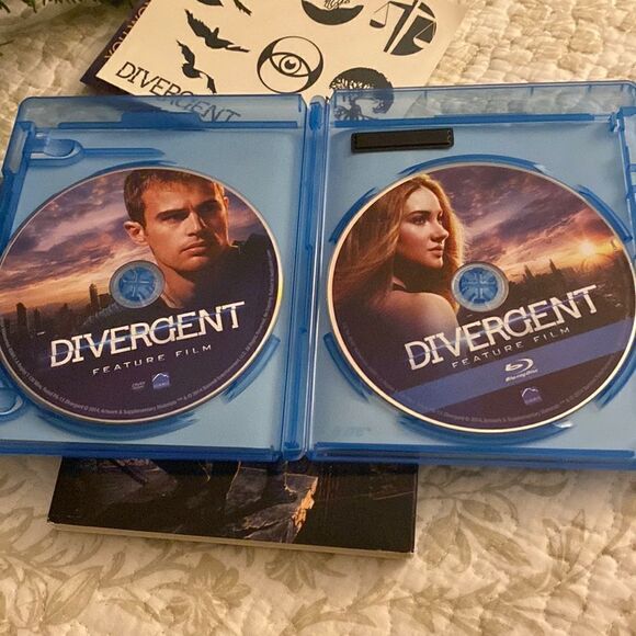 Divergent  DVD - Picture 3 of 5